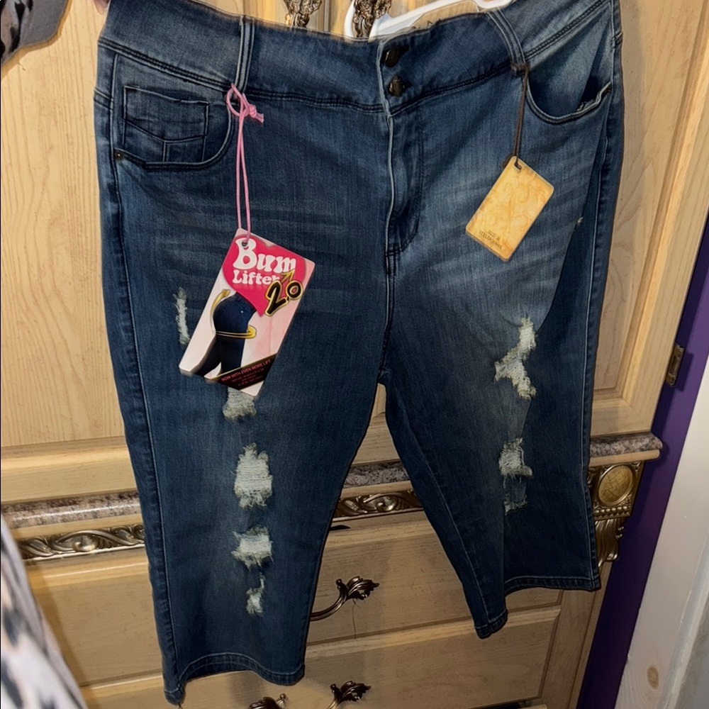 Women's Blue Distressed Cropped Jeans